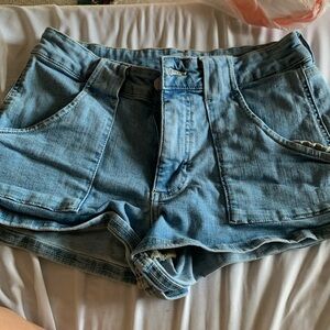 FOREVER 21 low rise jean shorts